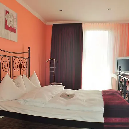 Zum Alten Brauhaus Otel 3*